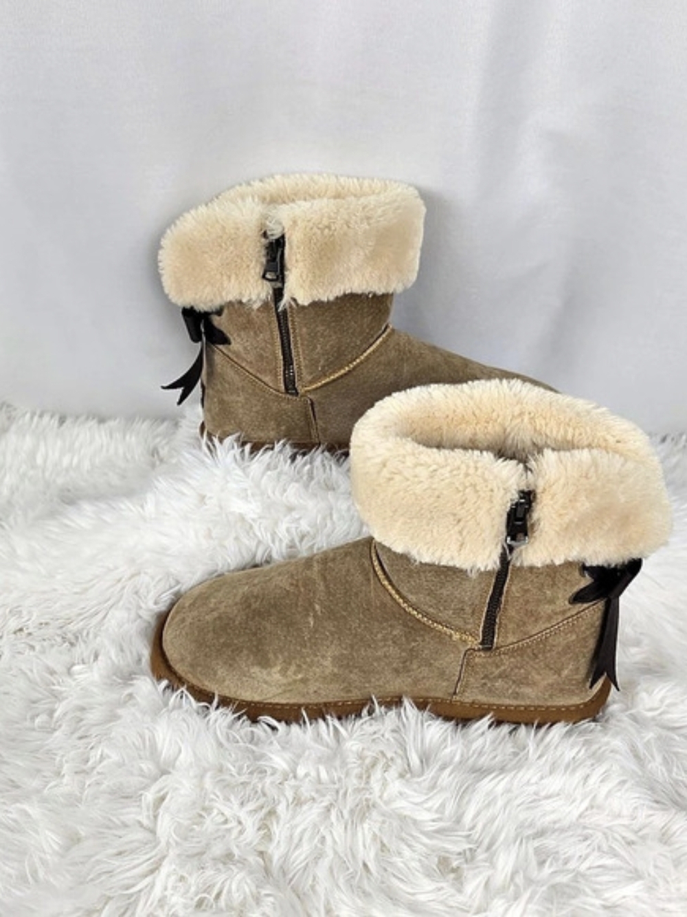 LAMO Women’s Size 8 Tan Suede Faux Fur Ankle Boots Bow Zip Winter - Picture 2 of 10